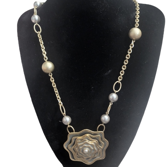 Lia Sophia Jewelry - Lia sophia garden rose necklace 🆕️